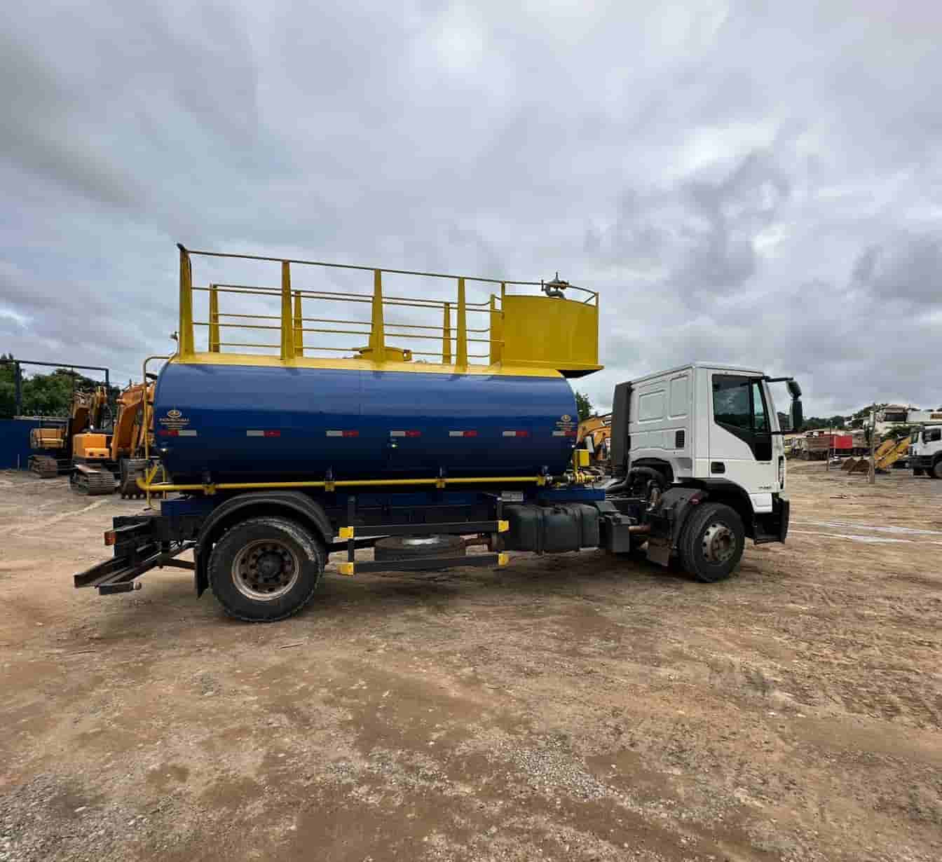 Caminhão Iveco 17.280  2022
