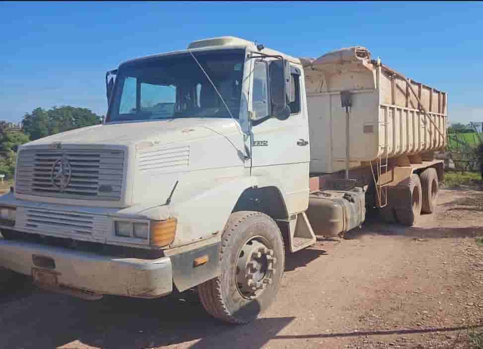 Caminhão Mecedes Benz 2325 1993 - imagem de fundo