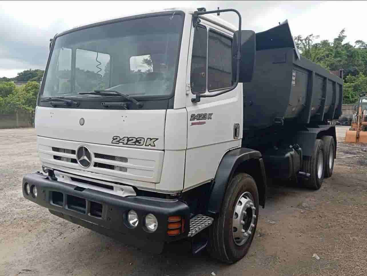 Caminhão Mecedes Benz 2423K 2008 - imagem de fundo