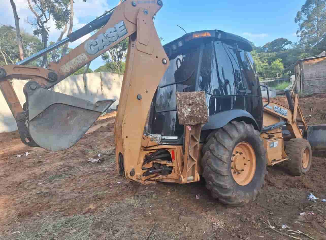 Retroescavadeira Case 580N 2013