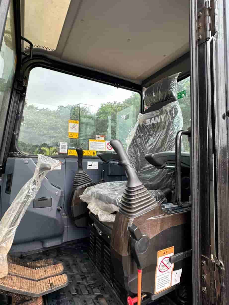 Escavadeira SANY SY135 C