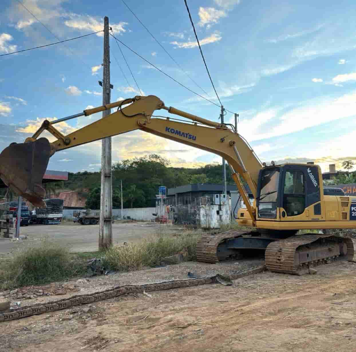 Escavadeira Komatsu PC200 2012