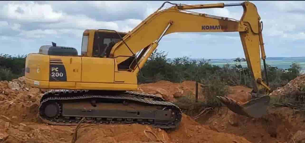 Escavadeira Komatsu PC200 2012