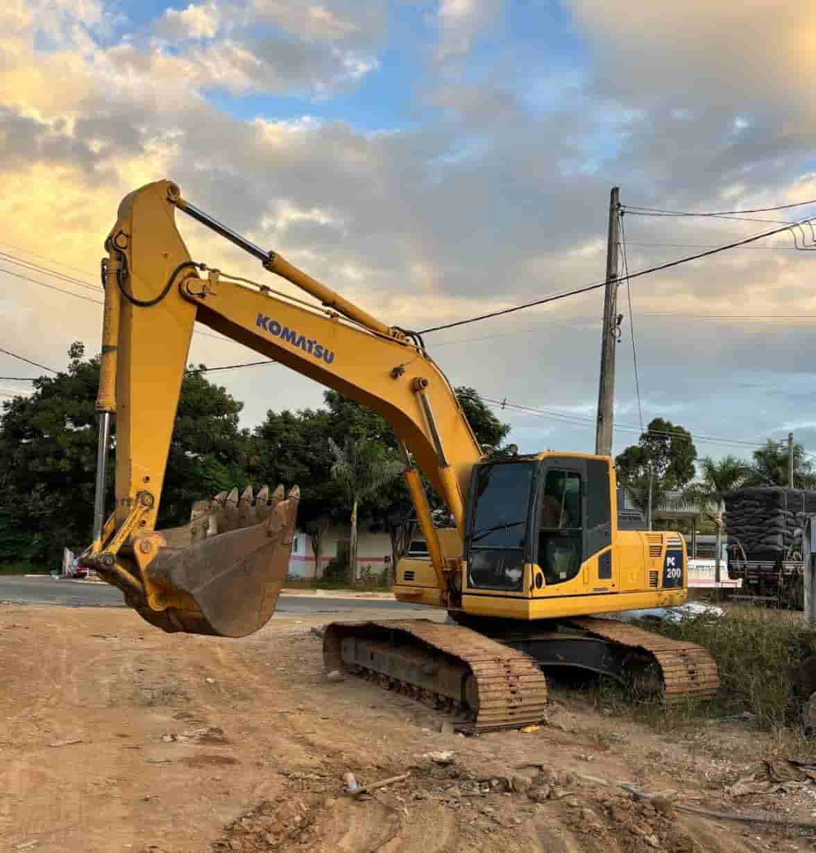 Escavadeira Komatsu PC200 2012