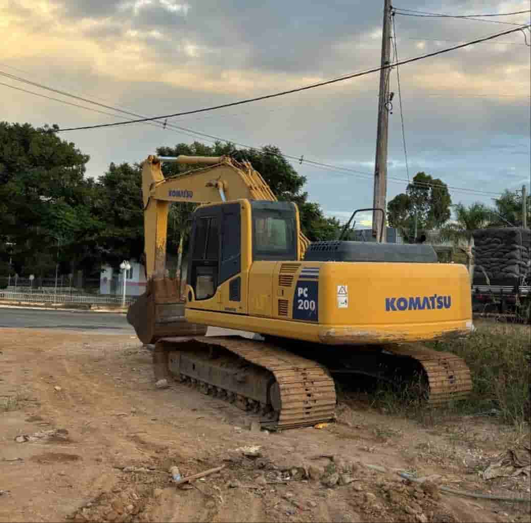 Escavadeira Komatsu PC200 2012