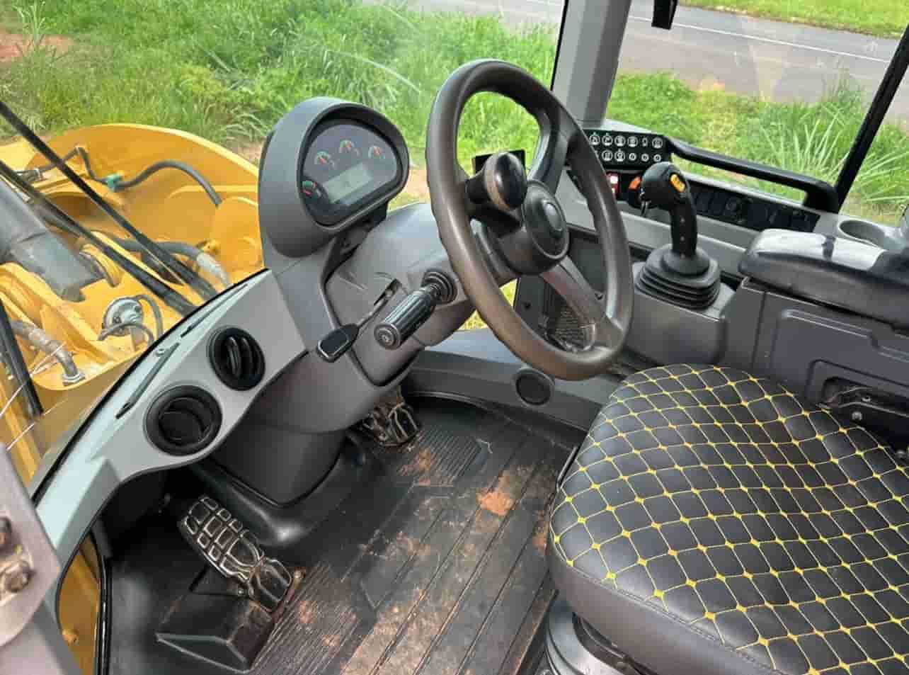 Pá Carregadeira Caterpillar  924K 2018