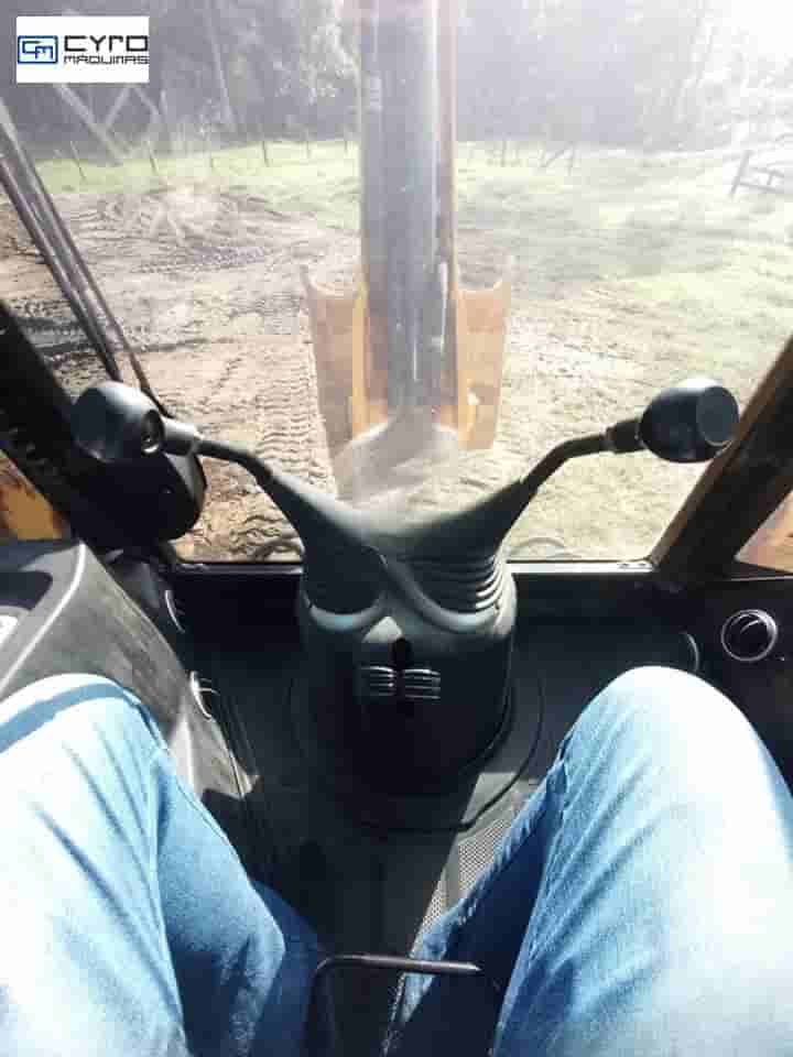 Retro Escavadeira JCB 3CX 2019