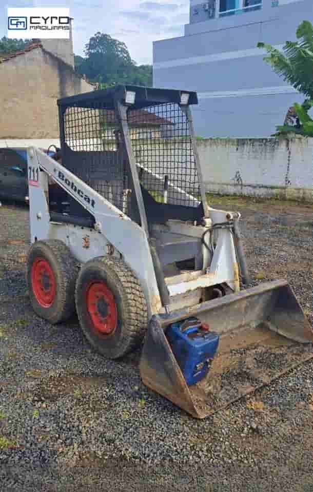 Mini-Carregadeira Bobcat 711 1996