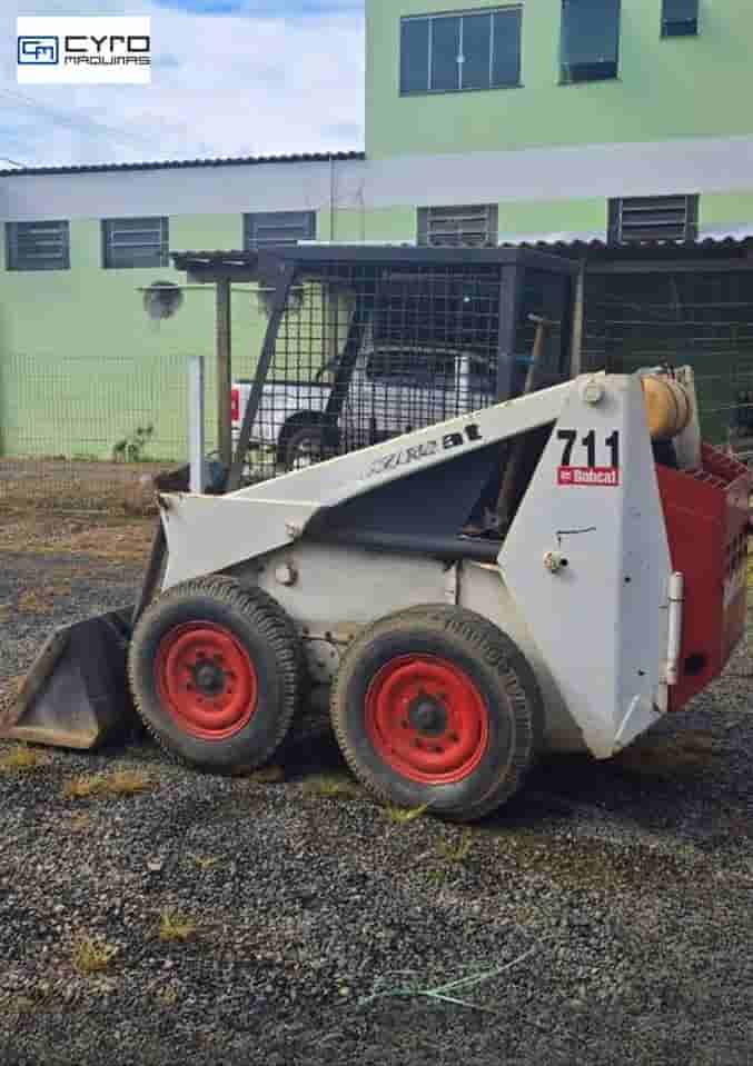 Mini-Carregadeira Bobcat 711 1996