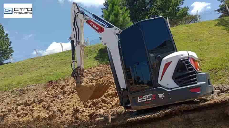 Mini-Escavadeira Bobcat E55Z 2023 - imagem de fundo