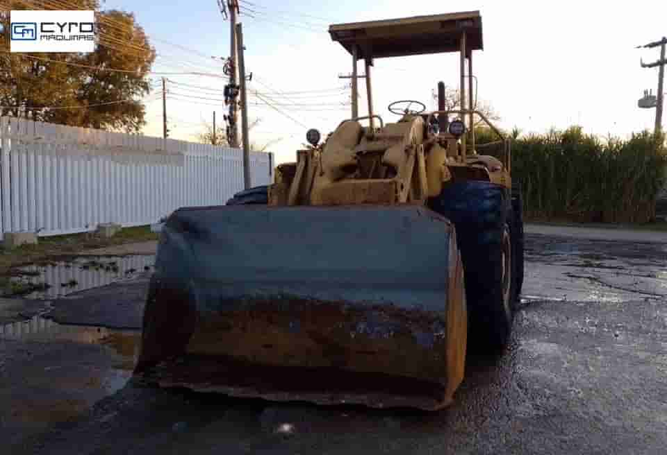Pá Carregadeira Caterpillar 966 1979