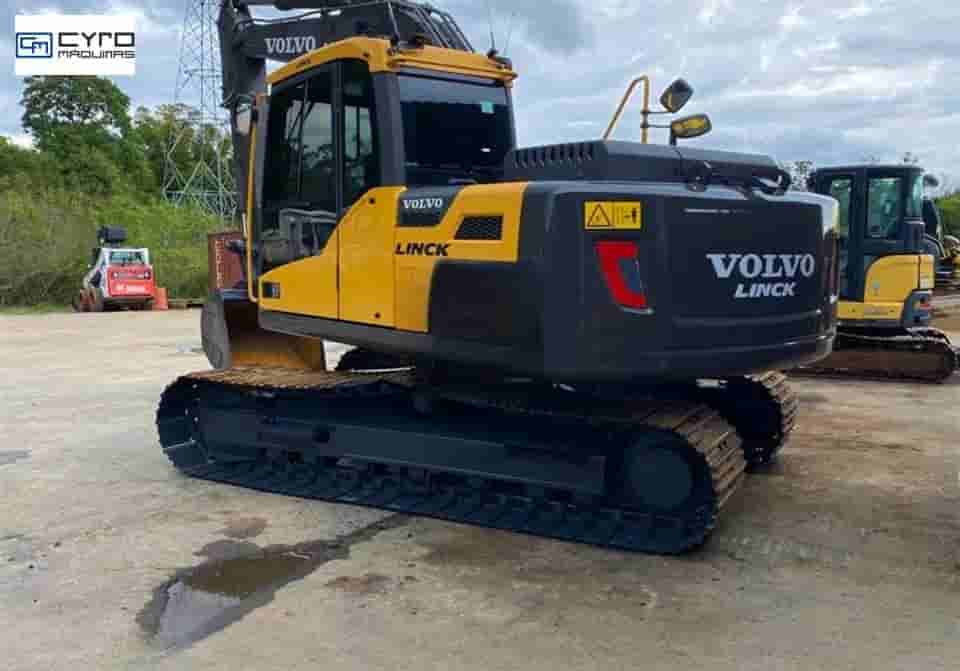 Escavadeira Volvo EC140DL 2019 - imagem de fundo