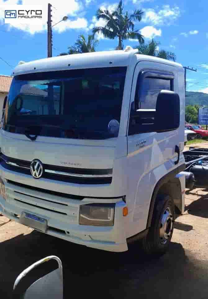 Caminhão Volkswagen 11-180 Delivery 2p (diesel)(E5) 2020 - imagem de fundo