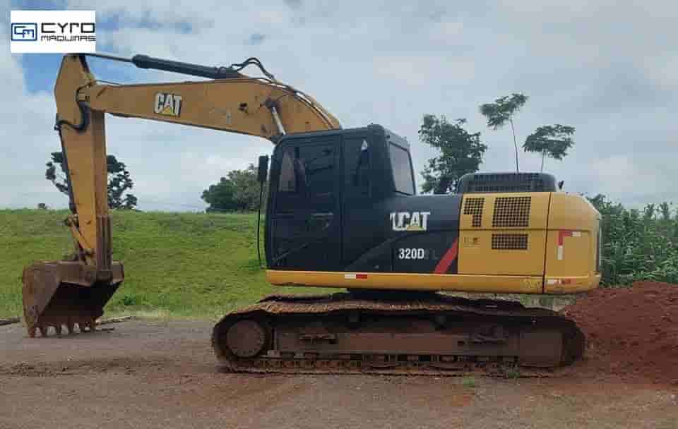 Escavadeira Caterpillar 320D2L 2014 - imagem de fundo