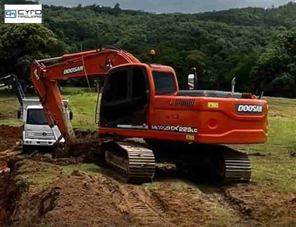 Escavadeira Doosan DX180LC 2012 - imagem de fundo