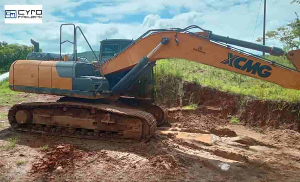 Escavadeira XCMG XE225BR 2021 - imagem de fundo