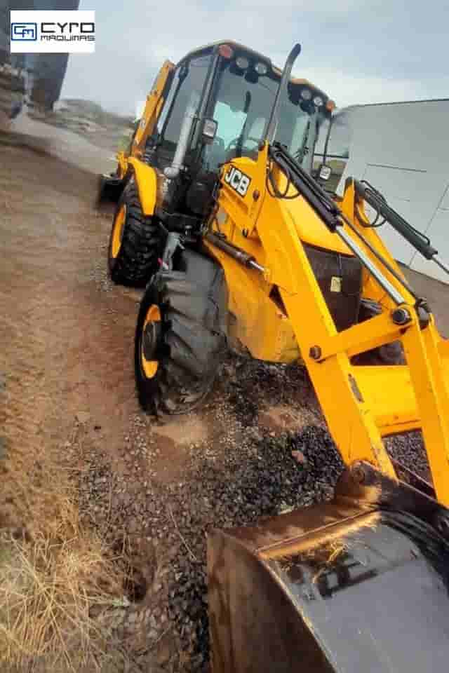 Retro Escavadeira JCB 3CX 2019