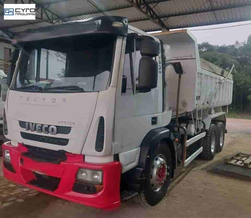 Caminhão Iveco TECTOR 240E22 ATTACK 6x2 2p (Diesel)(E5) 2013 - imagem de fundo