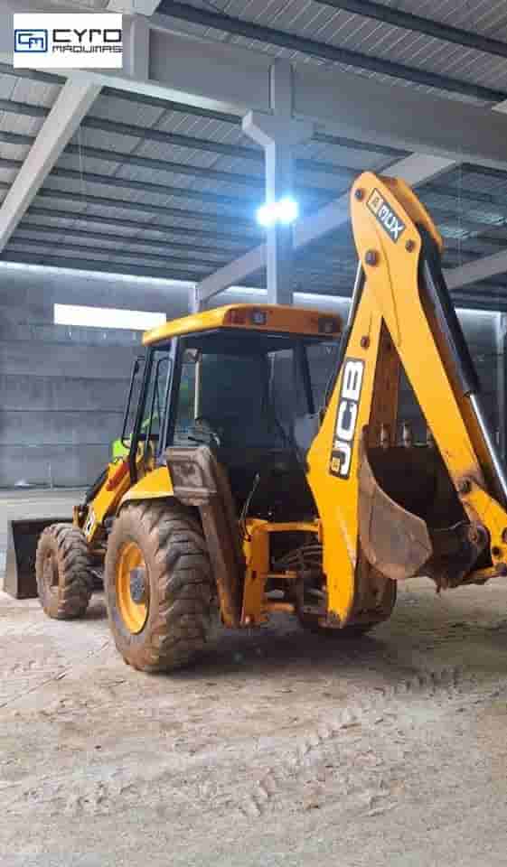 Retro Escavadeira JCB 3CX 2009
