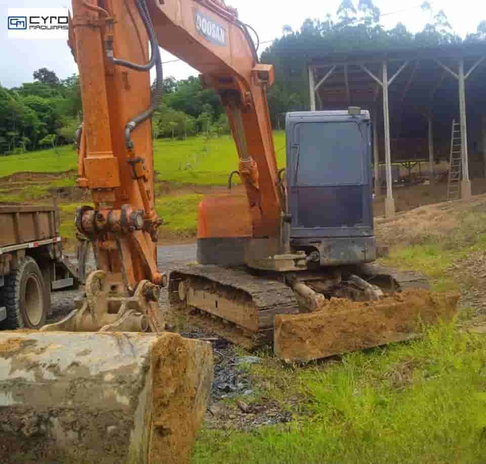 Mini-Escavadeira Doosan DX80R 2017 - imagem de fundo