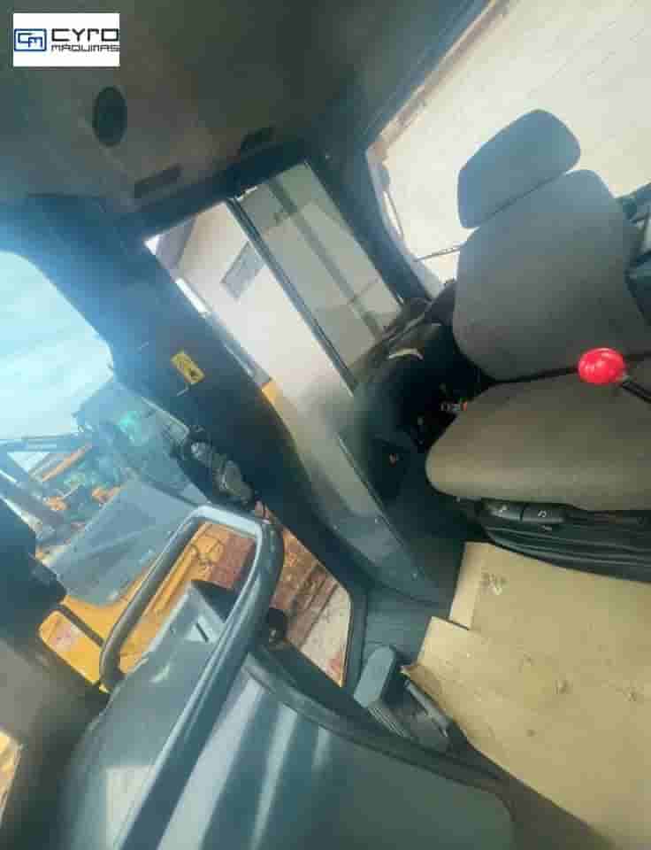 Trator de Esteira John Deere 700J 2016