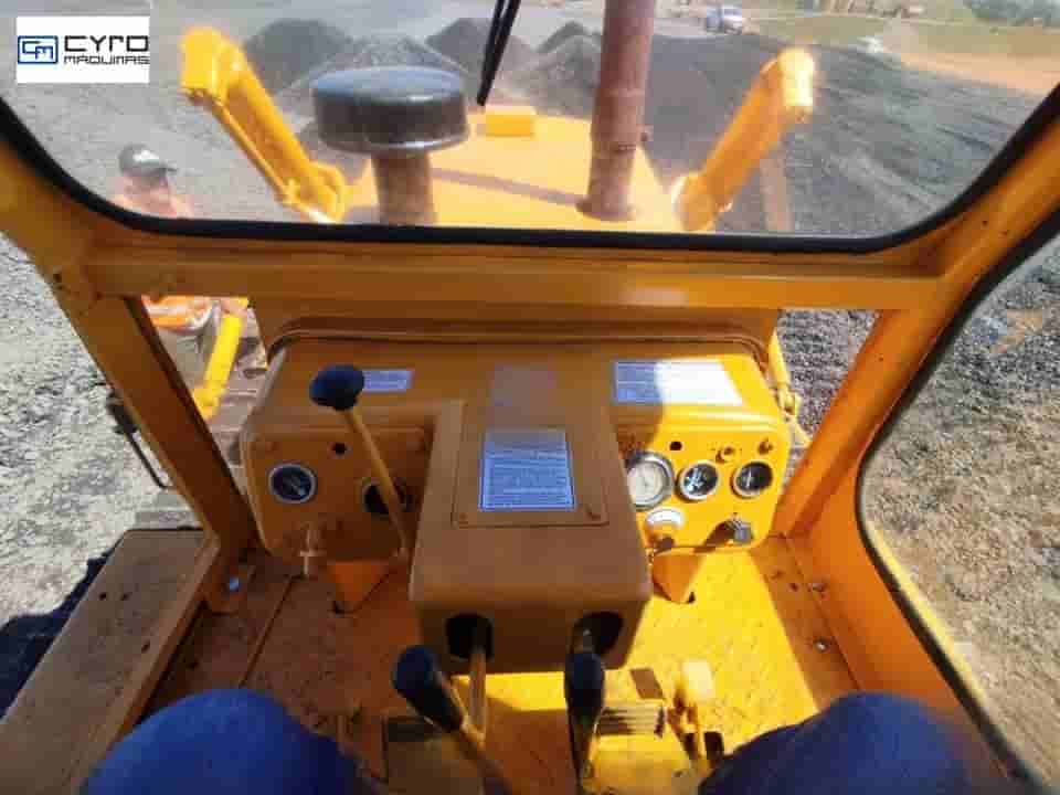 Trator de Esteira Komatsu D65 1986