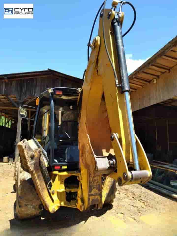 Retro Escavadeira Caterpillar 416E 2012