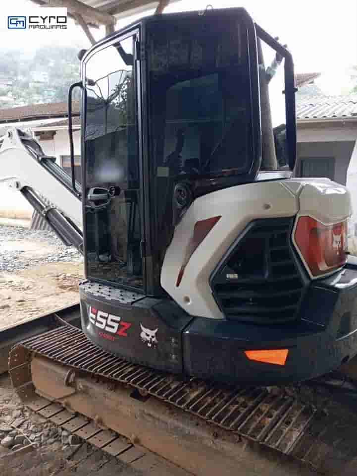Mini-Escavadeira Bobcat E55Z 2023 - imagem de fundo
