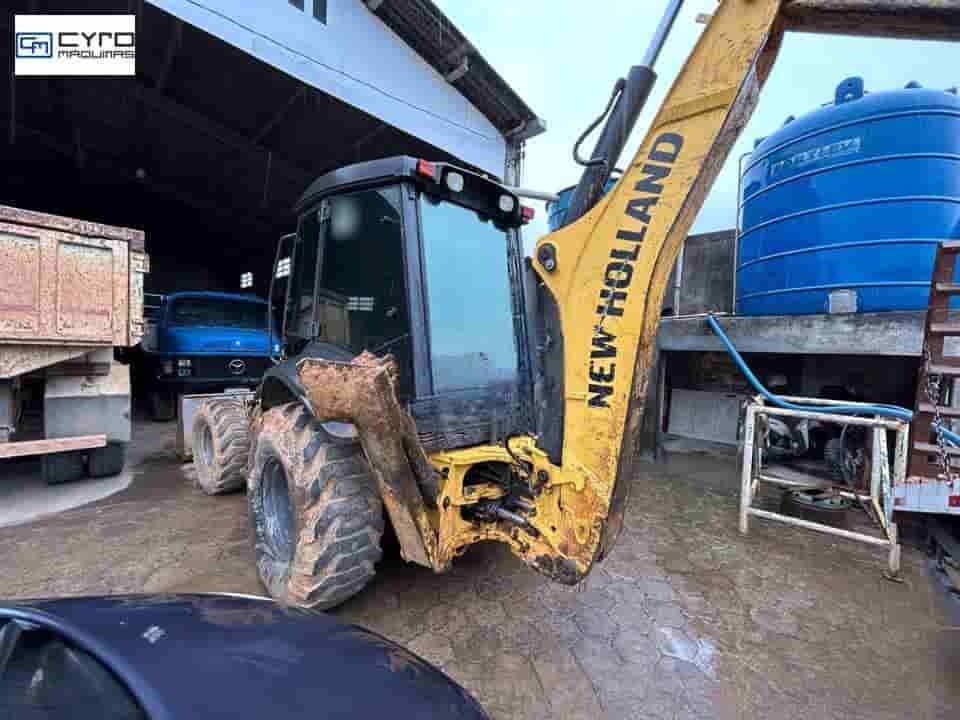 Retro Escavadeira New Holland B95B 2018