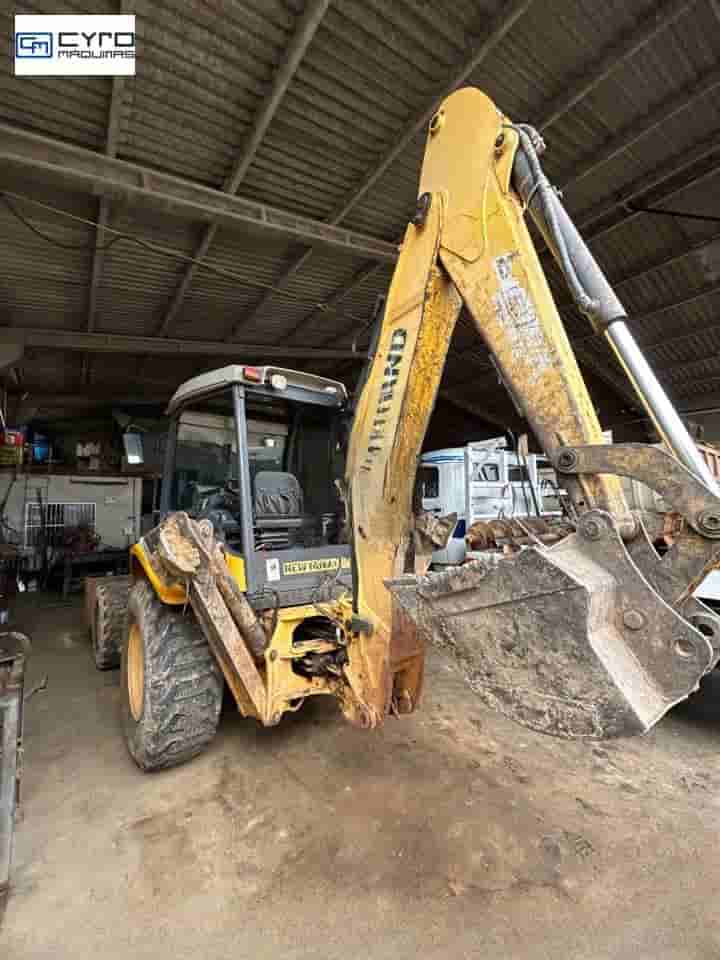 Retro Escavadeira New Holland B95B 2015