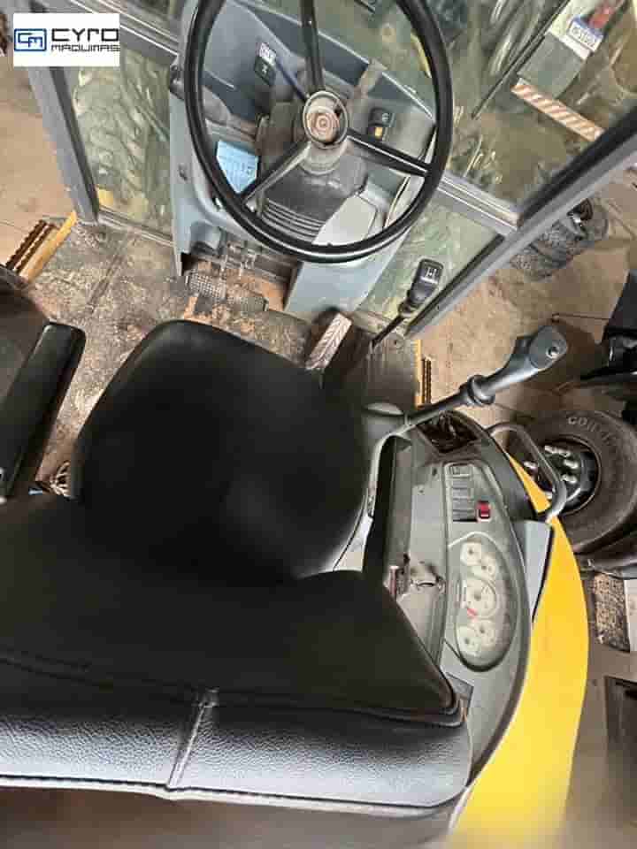 Retro Escavadeira New Holland B95B 2015