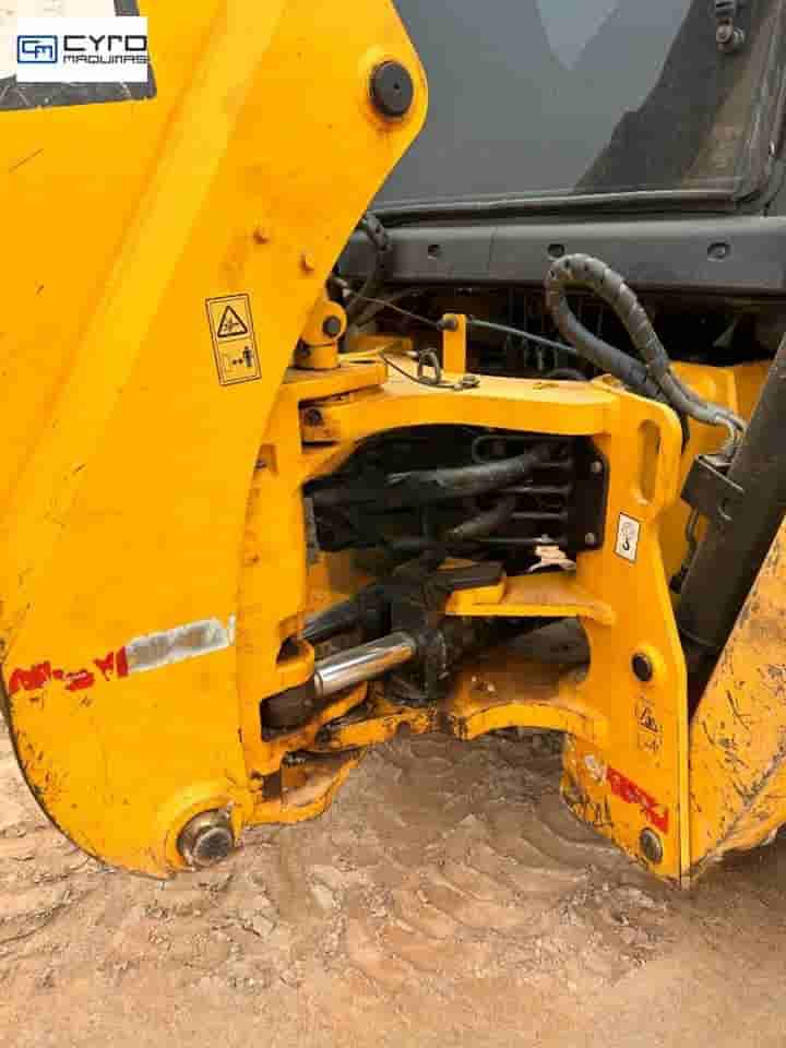 Retro Escavadeira JCB 3CX 2019