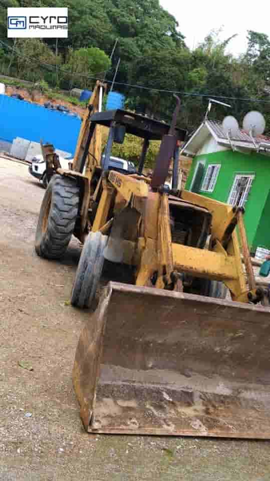 Retro Escavadeira Massey Ferguson MF86 2001