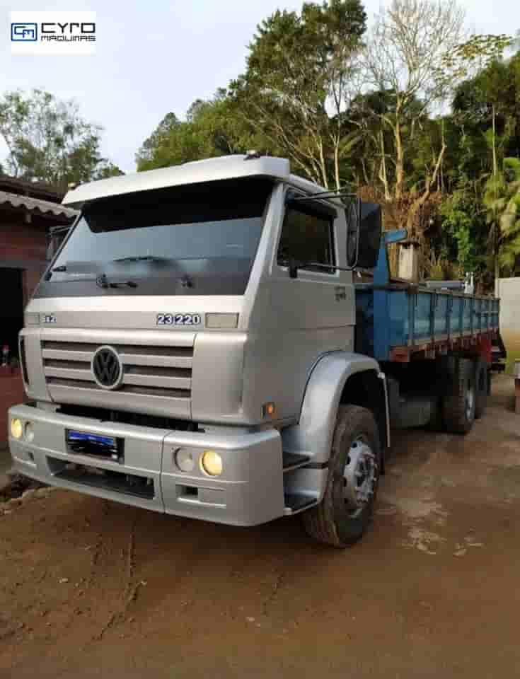 Caminhão Volkswagen 23-220 6x2 3-Eixos 2p (diesel) 2003