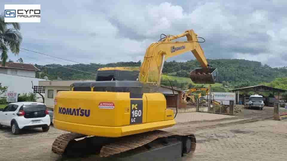 Escavadeira Komatsu PC160 2011