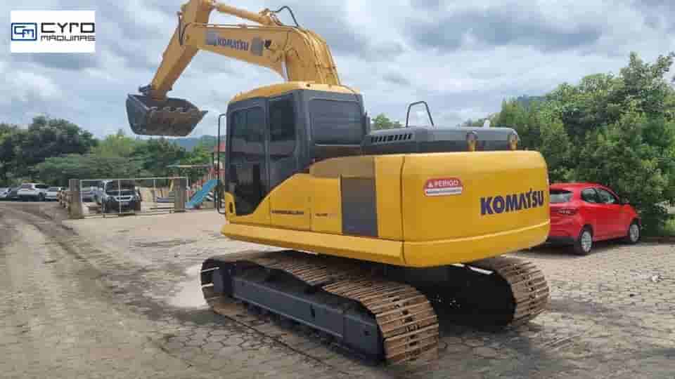 Escavadeira Komatsu PC160 2011