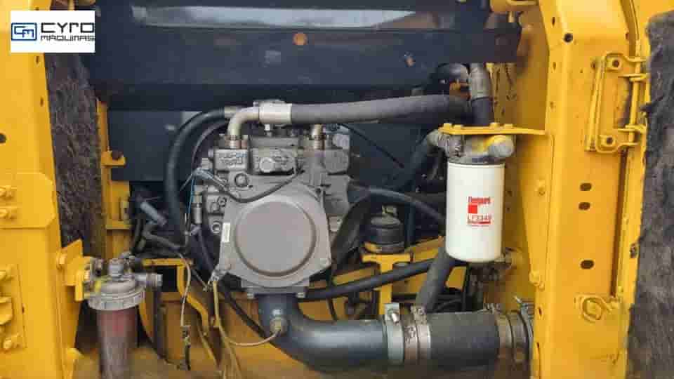 Escavadeira Komatsu PC160 2011