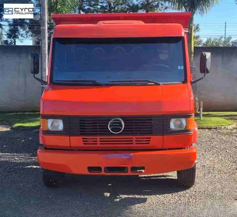 Caminhão Mercedes-Benz 710/ 710 Plus 2p (diesel) 2004