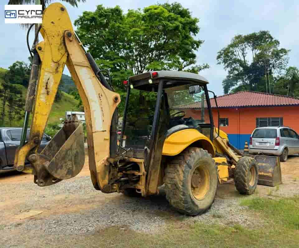 Retro Escavadeira New Holland B110B 2011