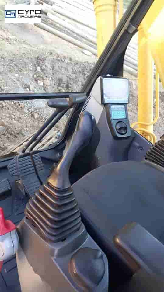 Escavadeira Komatsu PC160 2015