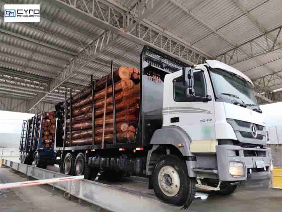 Caminhão Mercedes-Benz Axor 3344/ 3344 K 6x4 2p (Diesel) (E5) 2013