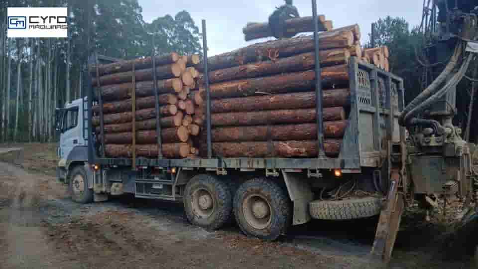 Caminhão Mercedes-Benz Axor 3344/ 3344 K 6x4 2p (Diesel) (E5) 2013