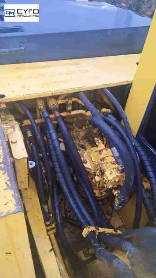 Escavadeira Komatsu PC150 2004