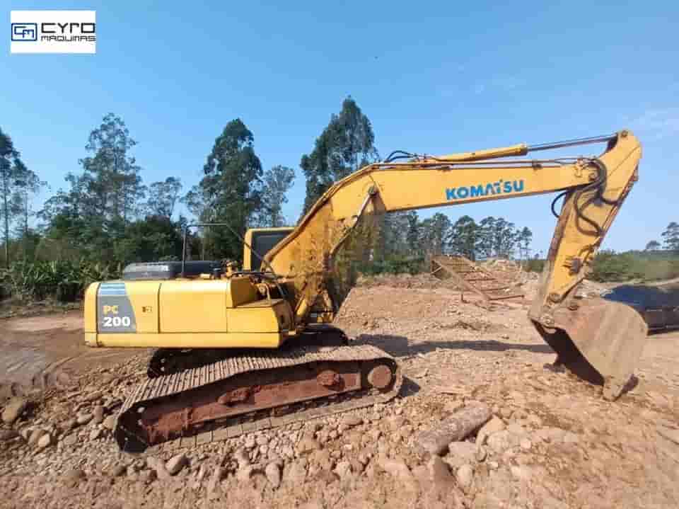 Escavadeira Komatsu PC200 2014