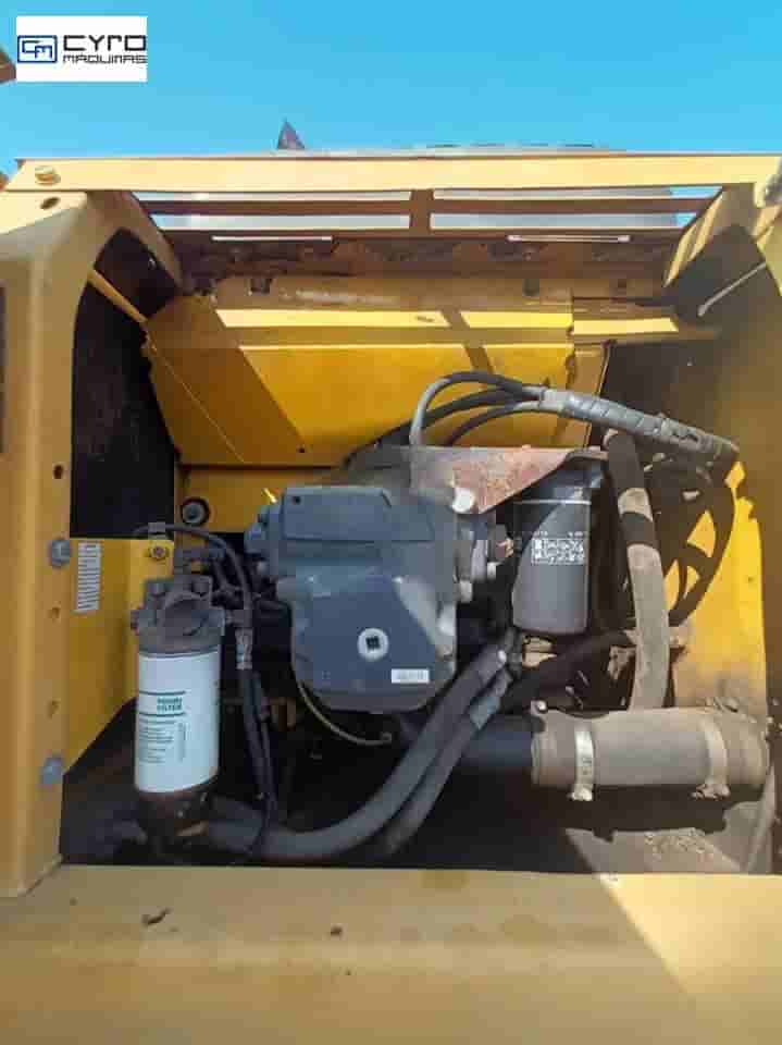 Escavadeira Komatsu PC200 2014