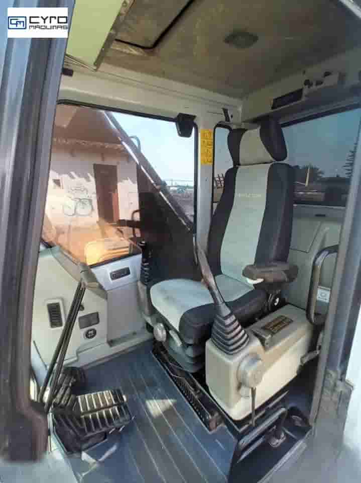 Escavadeira Hyundai R210LC-7 2012
