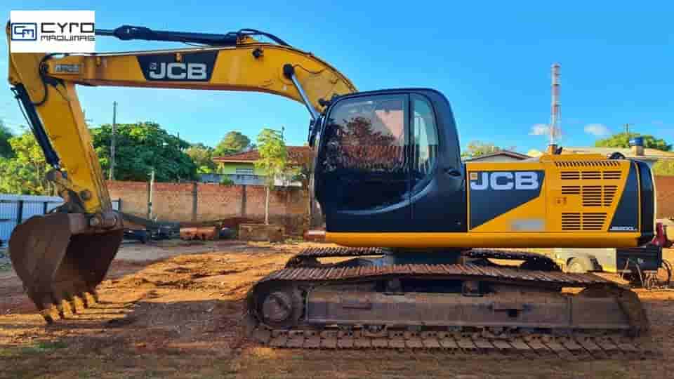 Escavadeira JCB JS200 LC 2013