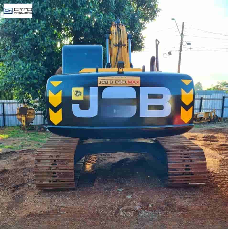 Escavadeira JCB JS200 LC 2013