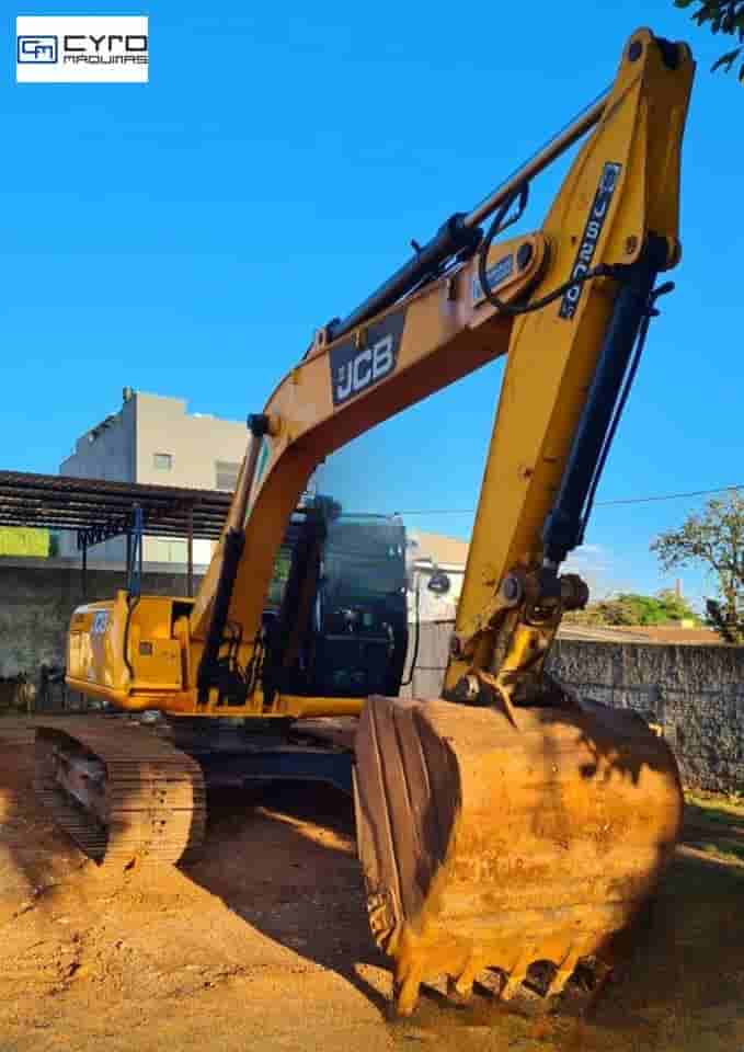 Escavadeira JCB JS200 LC 2013