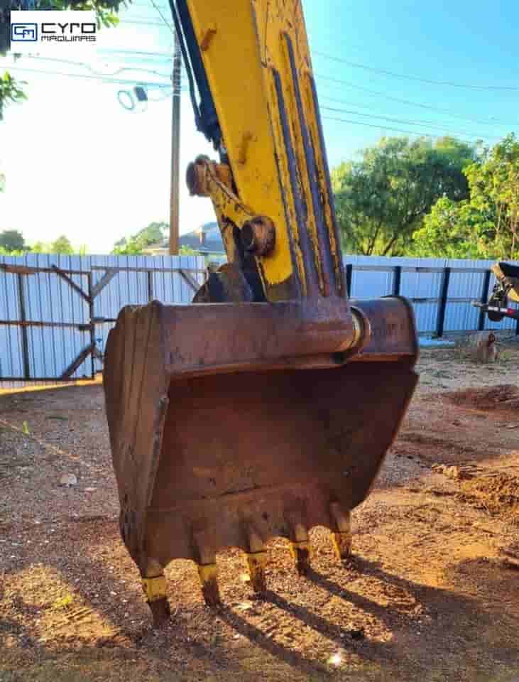 Escavadeira JCB JS200 LC 2013
